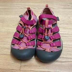 Keen Newport very berry women’s size 5 pink orange